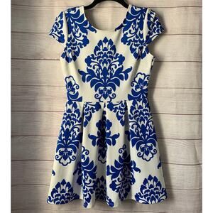 B. Darlin Juniors White and Blue Damask Pattern Dress Fit and Flare Size 13/14